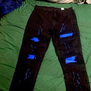 Sellin them for 30 each brand new never wore them tryna get some bread